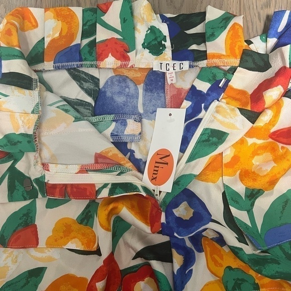 Nwt Multi-Colored Floral Shorts, Size Medium, Tie Front, Zipper & Button Closure - Picture 3 of 5